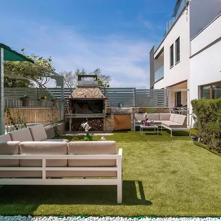 Apartment Lovric 2 *