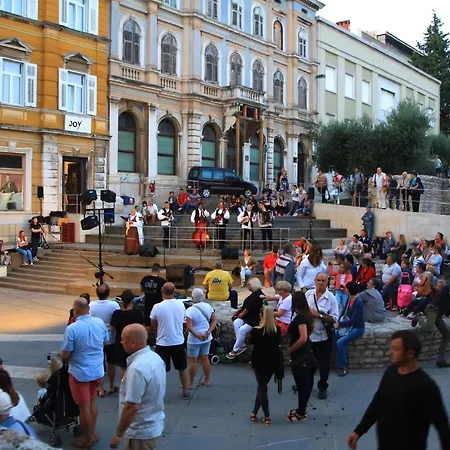 Lovric 2 * Pula